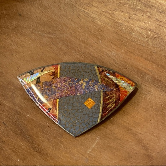 Retro Artist Signed Mixed Pattern Mixed Medium Triangle Brooch Gold Red Green - Picture 1 of 6